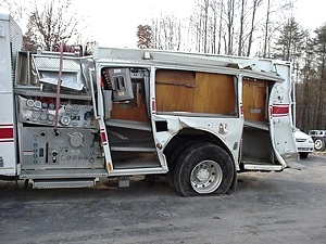 2004 PIERCE FIRETRUCK PUMPER DAMAGED-WRECKED- PARTS FOR SALE