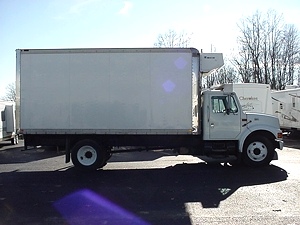 1998 INTERNATIONAL 4700 DT 466E DIESEL 18FT REFER BOX FOR SALE