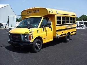 2002 GMC 3500 DIESEL SCHOOL BUS.8-PASSENGER W/CHAIR LIFT