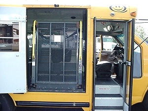 2002 GMC 3500 DIESEL SCHOOL BUS.8-PASSENGER W/CHAIR LIFT 