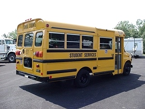 2002 GMC 3500 DIESEL SCHOOL BUS.8-PASSENGER W/CHAIR LIFT 