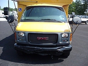 2002 GMC 3500 DIESEL SCHOOL BUS.8-PASSENGER W/CHAIR LIFT 