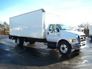 2005 FORD F650 XL SUPER DUTY 26FT BOX TRUCK WITH LIFT GATE. CAT DIESEL