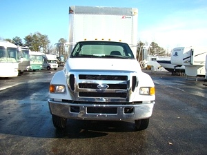 2005 FORD F650 XL SUPER DUTY 26FT BOX TRUCK WITH LIFT GATE. CAT DIESEL