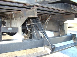 2005 FORD F650 XL SUPER DUTY 26FT BOX TRUCK WITH LIFT GATE. CAT DIESEL