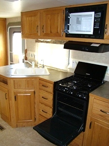 2006 WILDERNESS 31FT 1 SLIDE ( BUNKS) BY FLEETWOOD TRAVEL TRAILER FOR SALE