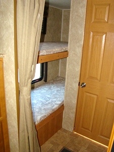 2009 PLAY-MOR 30FT 1 SLIDE TRAVEL TRAILER FOR SALE (BUNKS)