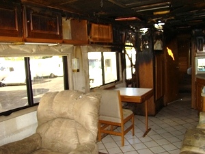 2000 MONACO WINDSOR MOTORHOME SALAVGE / DAMAGED
