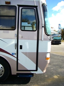 2000 MONACO WINDSOR MOTORHOME SALAVGE / DAMAGED