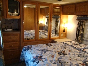 2000 CRUISE MASTER 35FT 1 SLIDE CLASS A MOTORHOME FOR SALE