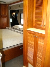 2005 FLEETWOOD REVOLUTION 40 FT 2-SLIDE CLASS A DIESEL MOTORHOME