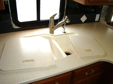 2005 FLEETWOOD REVOLUTION 40 FT 2-SLIDE CLASS A DIESEL MOTORHOME