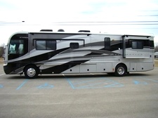 2005 FLEETWOOD REVOLUTION 40 FT 2-SLIDE CLASS A DIESEL MOTORHOME