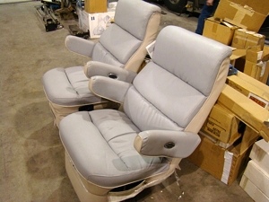 MOTORHOME  / RV FLEXSTEEL CAPTAINS CHAIRS 