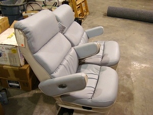 MOTORHOME  / RV FLEXSTEEL CAPTAINS CHAIRS 