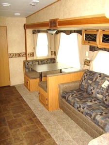 2011 North Trail 28BH Fifth Wheel by Heartland RV w/Rear Bunk Beds