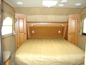 2011 North Trail 28BH Fifth Wheel by Heartland RV w/Rear Bunk Beds