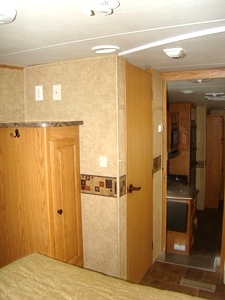 2011 North Trail 28BH Fifth Wheel by Heartland RV w/Rear Bunk Beds