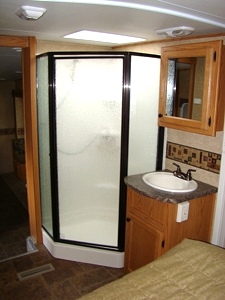 2011 North Trail 28BH Fifth Wheel by Heartland RV w/Rear Bunk Beds
