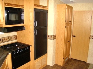 2011 North Trail 28BH Fifth Wheel by Heartland RV w/Rear Bunk Beds