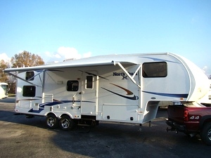 2011 North Trail 28BH Fifth Wheel by Heartland RV w/Rear Bunk Beds