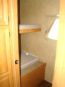 2011 North Trail 28BH Fifth Wheel by Heartland RV w/Rear Bunk Beds
