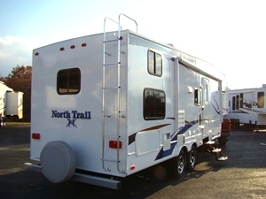 2011 North Trail 28BH Fifth Wheel by Heartland RV w/Rear Bunk Beds