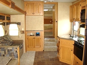 2011 North Trail 28BH Fifth Wheel by Heartland RV w/Rear Bunk Beds