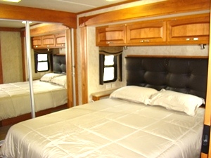 2008 MONACO KNIGHT MOTORHOME MODEL 38PDQ FOR SALE