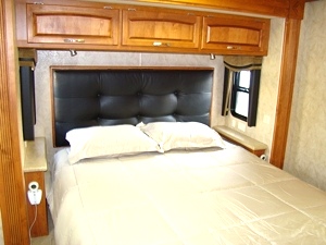 2008 MONACO KNIGHT MOTORHOME MODEL 38PDQ FOR SALE