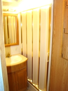 2002 WINNEBAGO ADVENTURE 35U CLASS A MOTORHOME FOR SALE